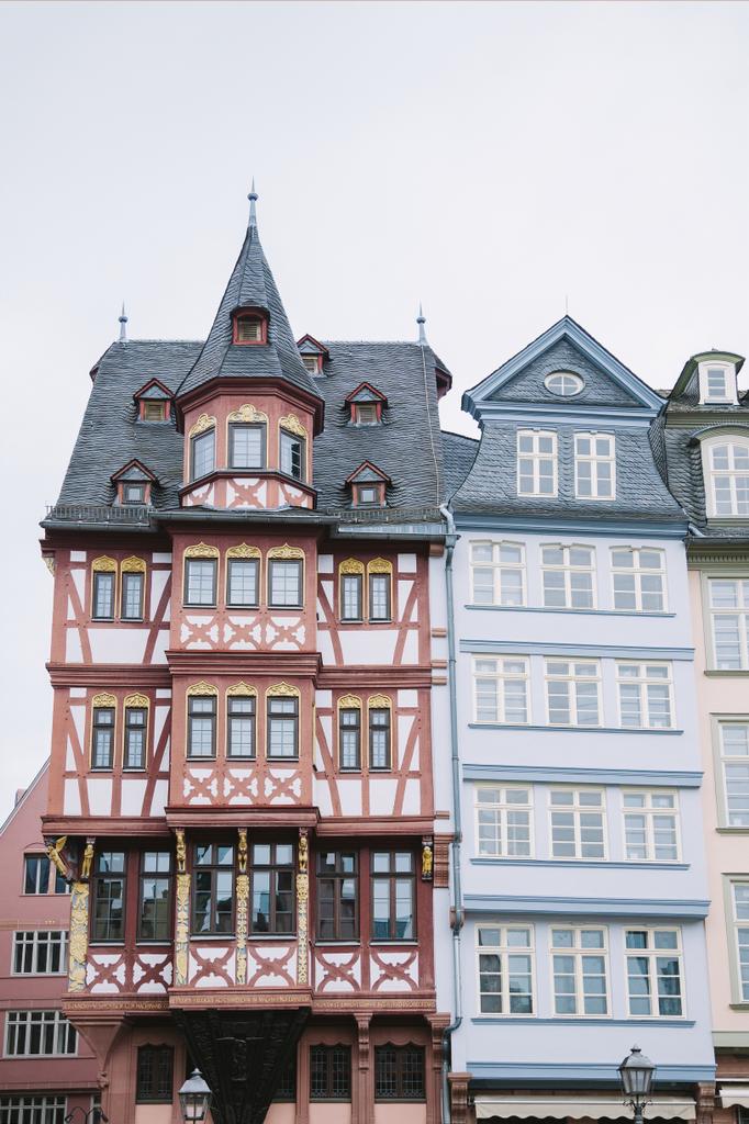 beaux bâtiments colorés à Francfort, Allemagne
 - Photo, image