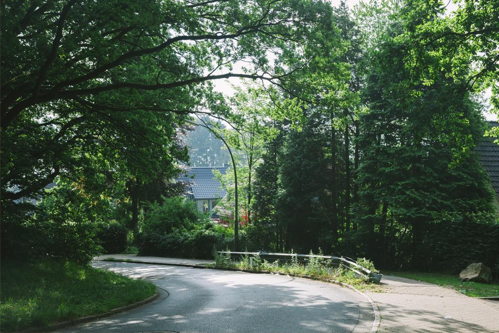 estrada perto de casas de estar em Hamburgo, Alemanha
  - Foto, Imagem