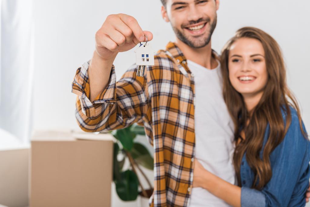 selective focus of happy couple with keys from new home - Photo, Image