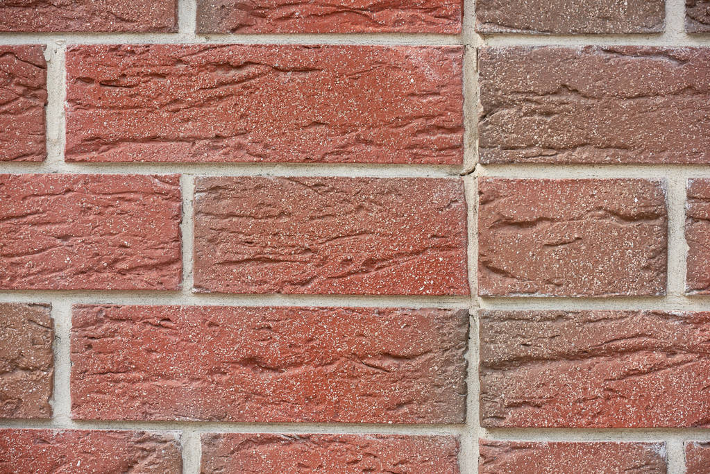 Προβολή πλήρους καρέ του κόκκινου ξεπερασμένο τοίχο από τούβλα, φόντο με υφή    - Φωτογραφία, εικόνα