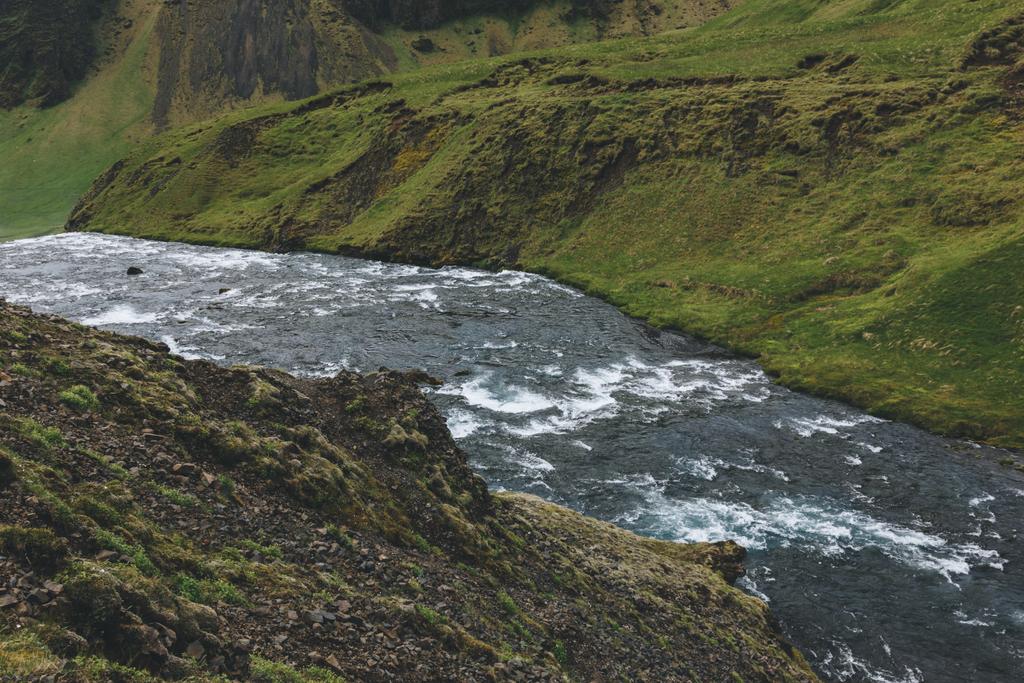belle rivière Skoga qui coule à travers les hautes terres en Islande
 - Photo, image