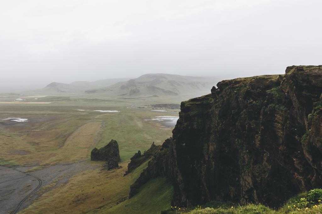 vue aérienne du paysage avec brouillard sur les montagnes à Vik, Islande
 - Photo, image