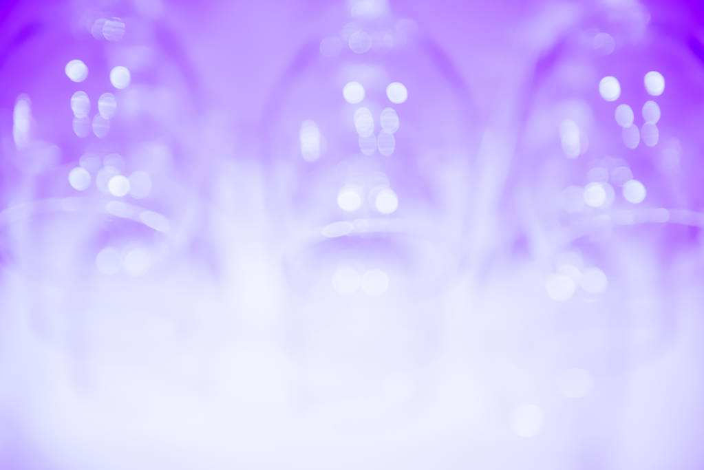 Stijlvolle lichte violette achtergrond. Wazig bril met bokeh - Foto, afbeelding