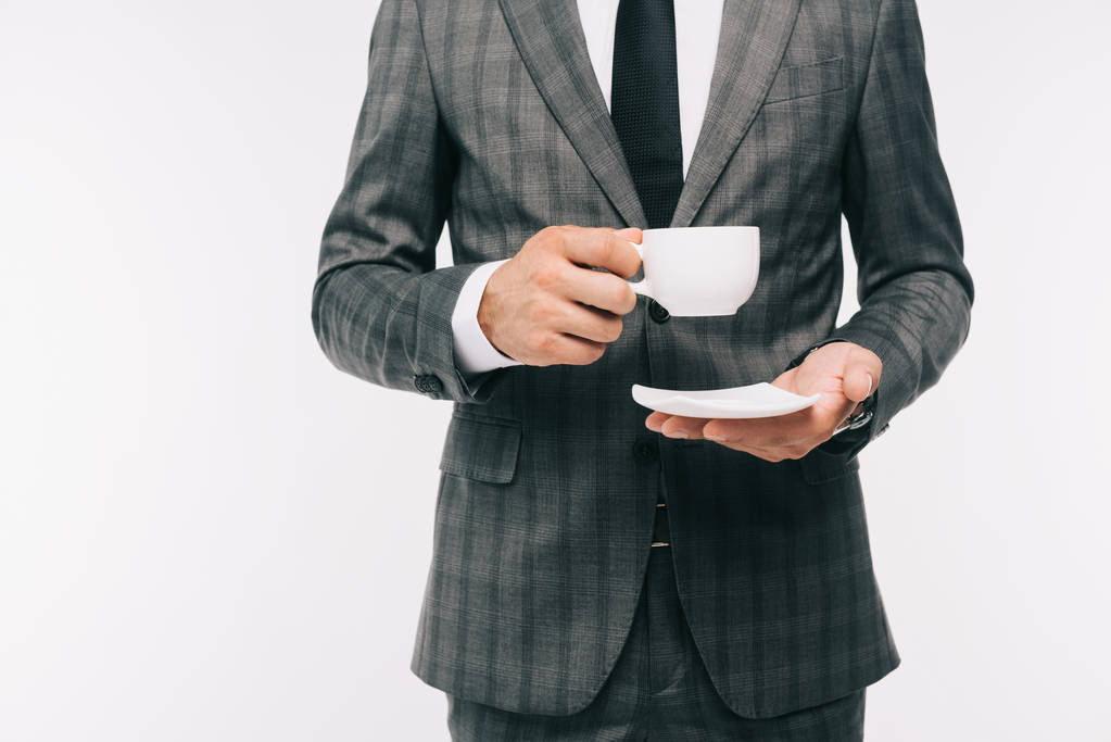 imagen recortada de empresario sosteniendo taza de café aislado en blanco
 - Foto, imagen
