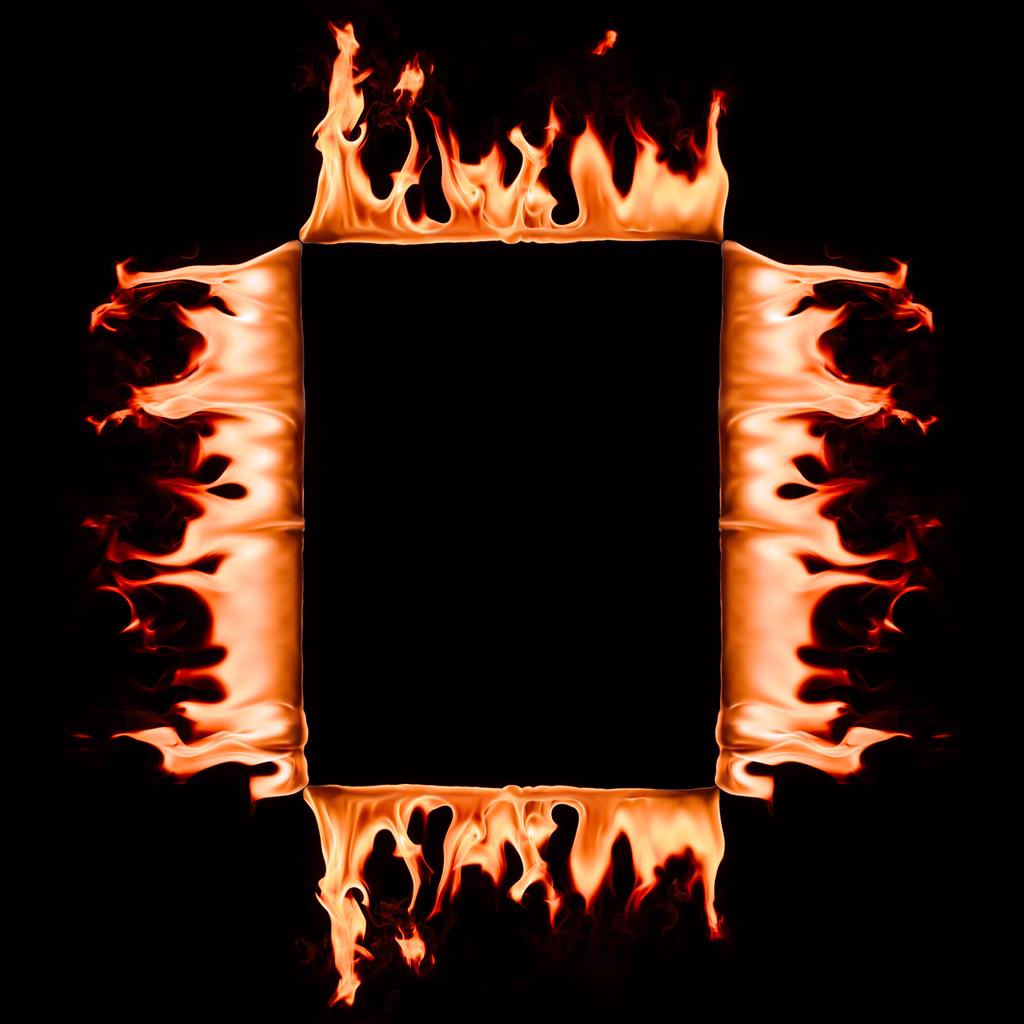 黒に分離された正方形のフレームを燃焼のクローズ アップ表示 - 写真・画像