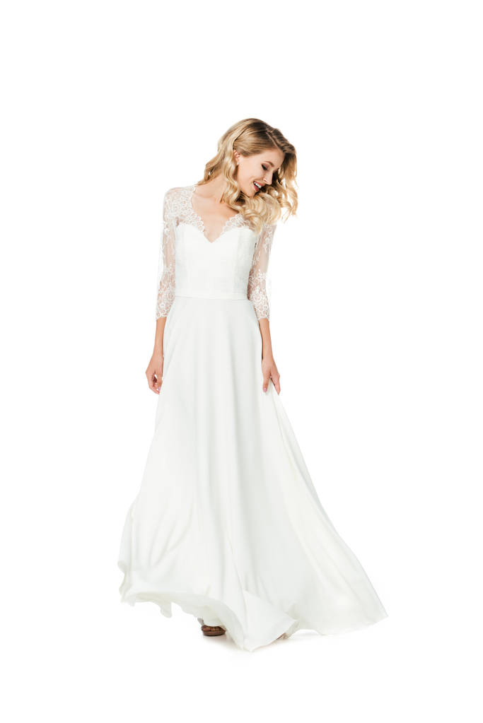 красивая молодая невеста в стильном свадебном платье изолированы на белом
 - Фото, изображение