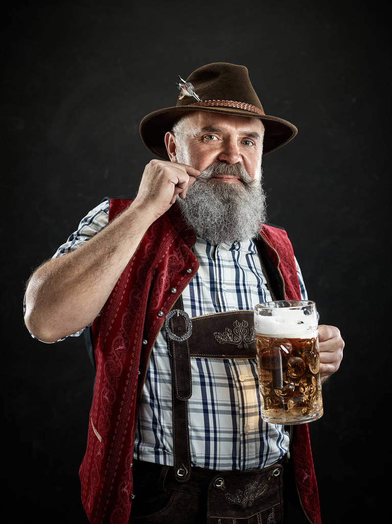 Allemagne, Bavière, Haute Bavière, homme avec de la bière vêtu d'un costume traditionnel autrichien ou bavarois
 - Photo, image