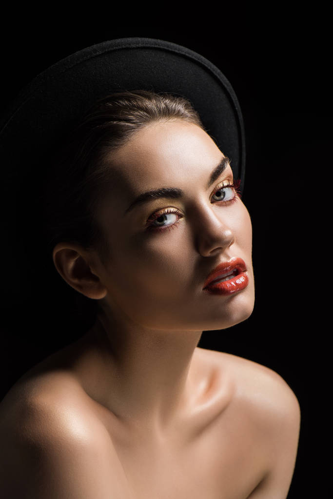 attractive woman posing in felt hat, isolated on black - Photo, Image
