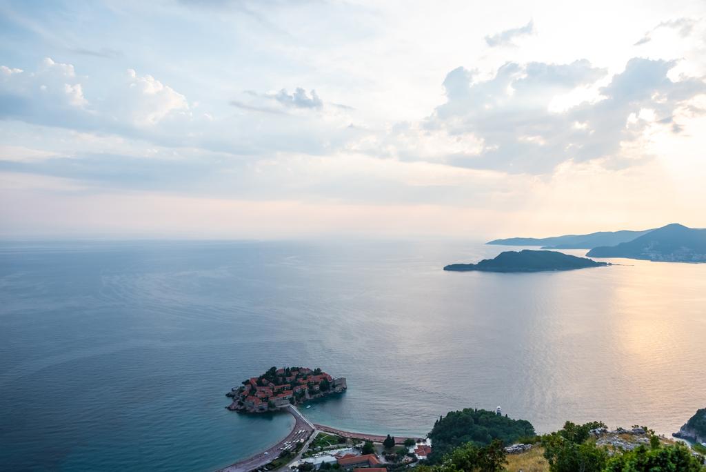 güzel manzara, ada, Sveti Stefan ile Adriyatik Denizi, Budva, Karadağ beldesinde otel - Fotoğraf, Görsel
