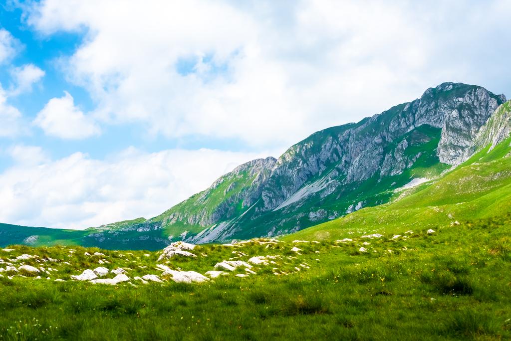 краєвид гір та долині у Дурмітор масиву, Чорногорія - Фото, зображення
