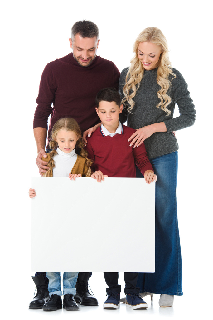 pais e filhos segurando placa vazia, isolado em branco
 - Foto, Imagem