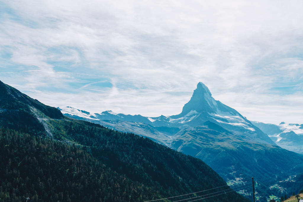 Prachtig berglandschap met uitzicht op de Matterhorn top in Zermatt, Zwitserland. - Foto, afbeelding