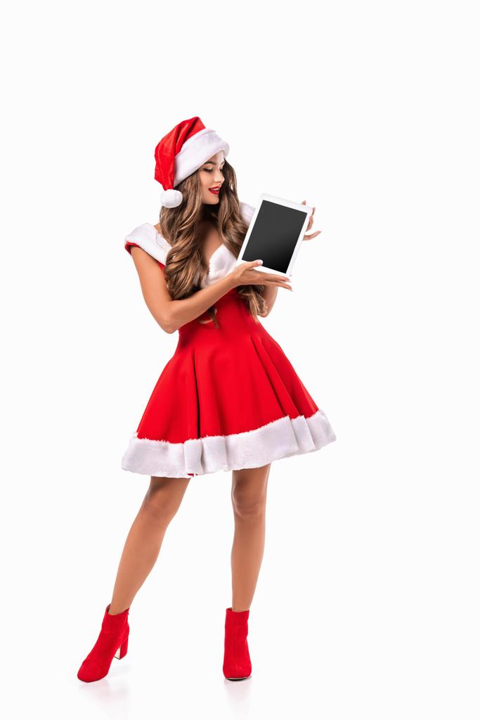 attraente ragazza in costume da Babbo Natale che presenta tablet digitale, isolato su bianco
 - Foto, immagini