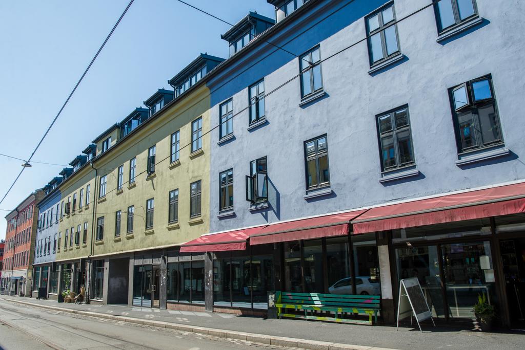 güzel parlak binalar ve boş Caddesi güneşli gün, oslo, Norveç - Fotoğraf, Görsel