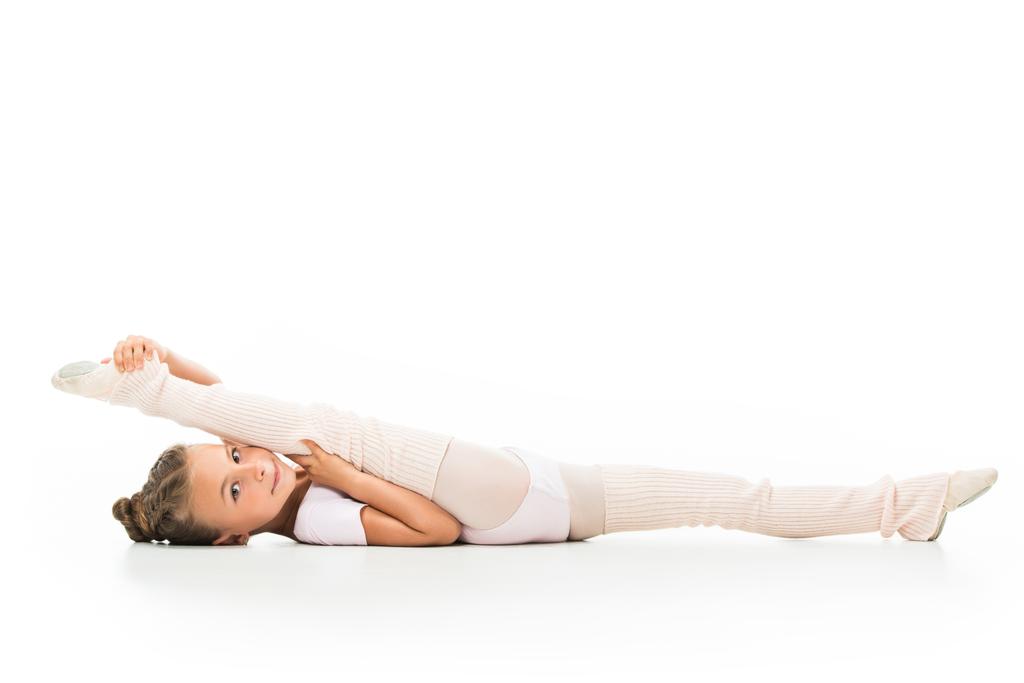 Imádnivaló kis gyermek, stretching a elszigetelt fehér háttér  - Fotó, kép