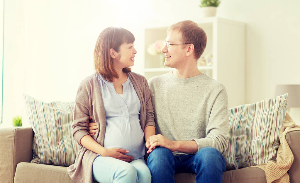 happy pregnant wife with husband at home - Photo, Image