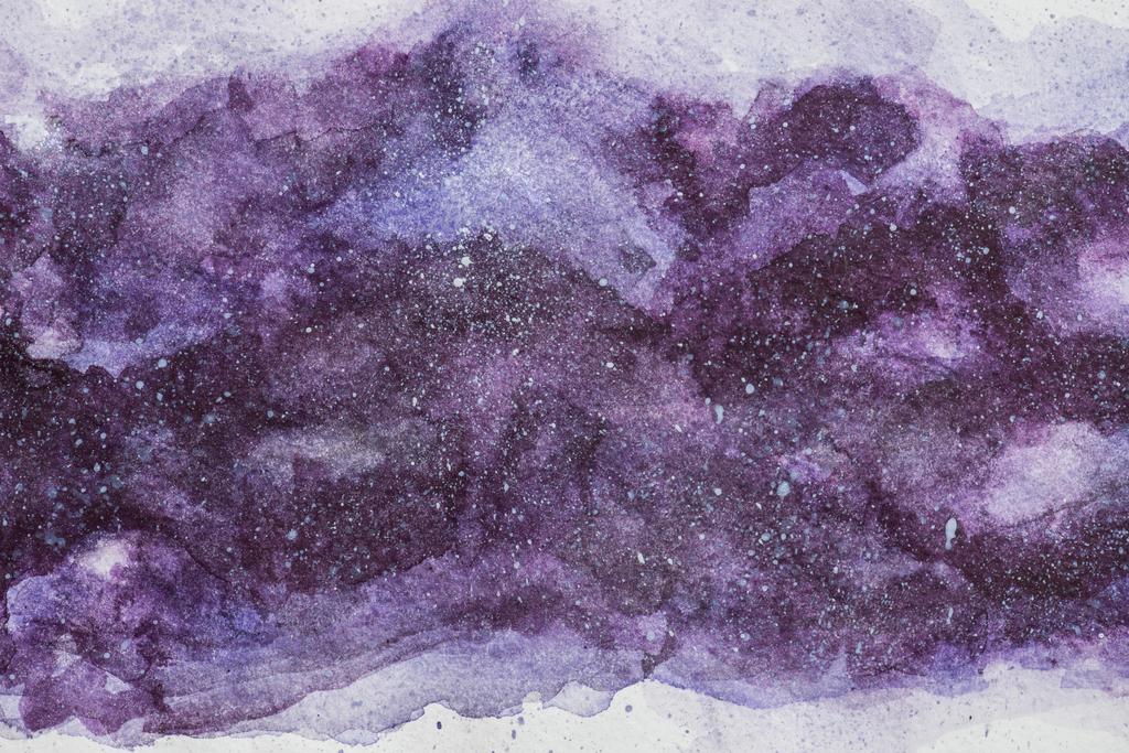 картина всесвіту з фіолетовою акварельною фарбою на білому тлі
 - Фото, зображення