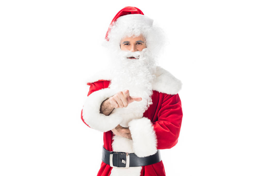 fröhlicher Weihnachtsmann, der mit dem Finger auf Kamera zeigt, isoliert auf weißem Hintergrund  - Foto, Bild