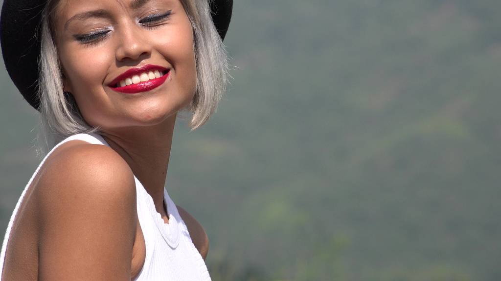 Melko kaunis seksikäs onnellinen nuori aasialainen nainen
 - Valokuva, kuva