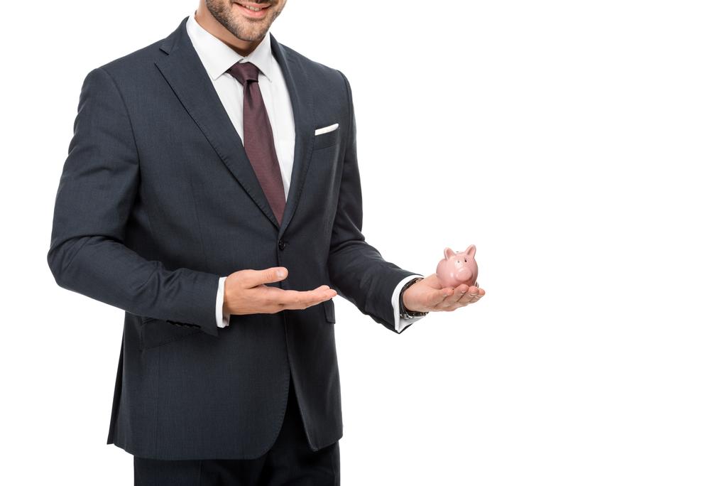 частковий вигляд бізнесмена, який вказує на рожевий скарбничка ізольований на білому
 - Фото, зображення