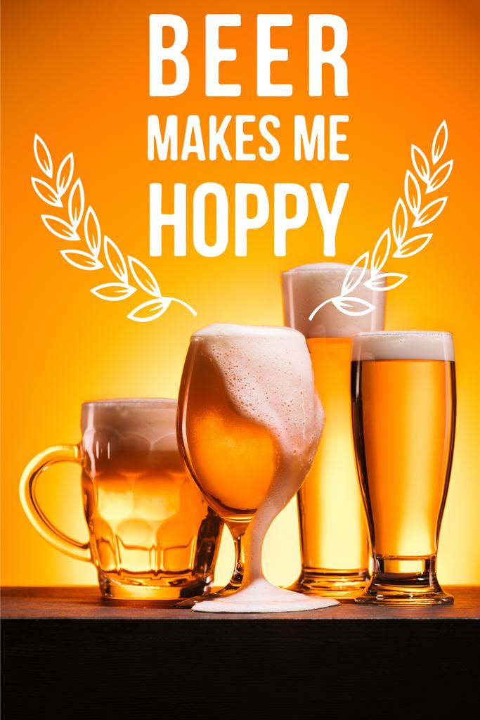 tazas arregladas de cerveza fría con espuma sobre fondo naranja con inspiración "cerveza me hace hoppy"
 - Foto, imagen
