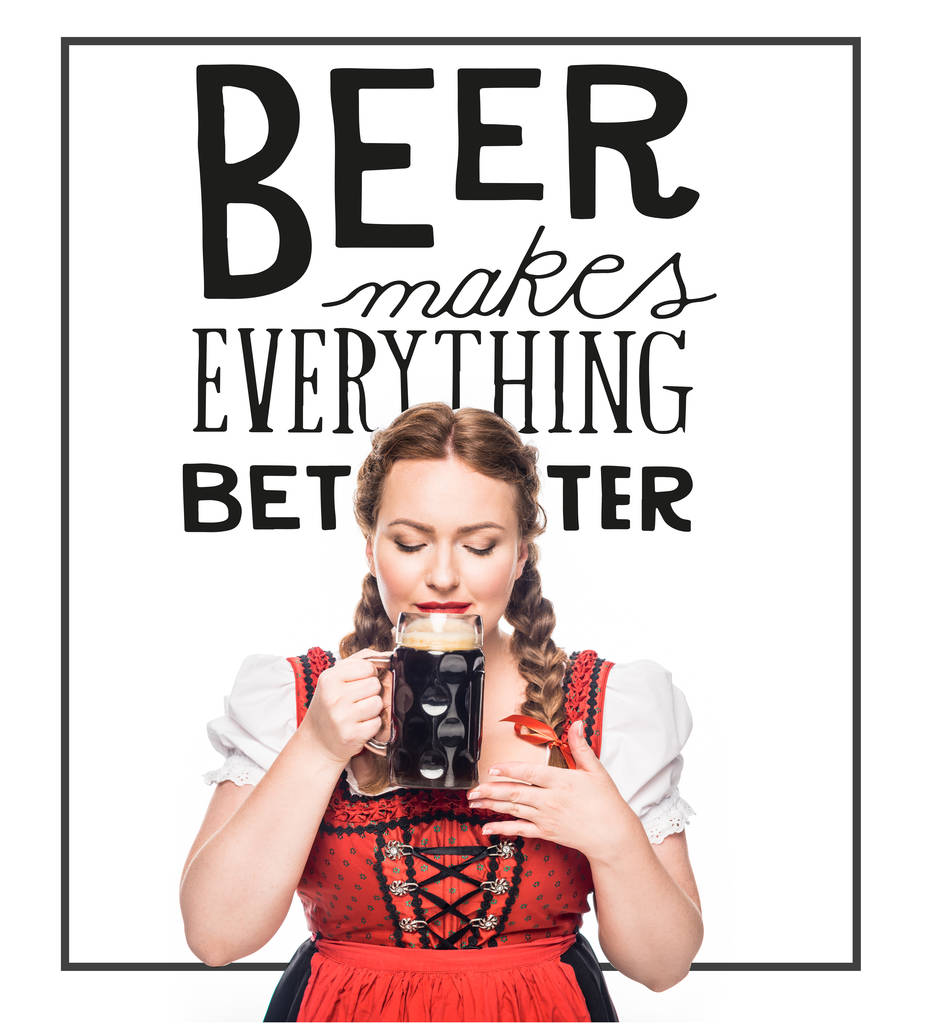 Oktoberfestkellnerin in bayerischer Tracht trinkt dunkles Bier auf weißem Hintergrund mit der Inspiration "Bier macht alles besser" - Foto, Bild
