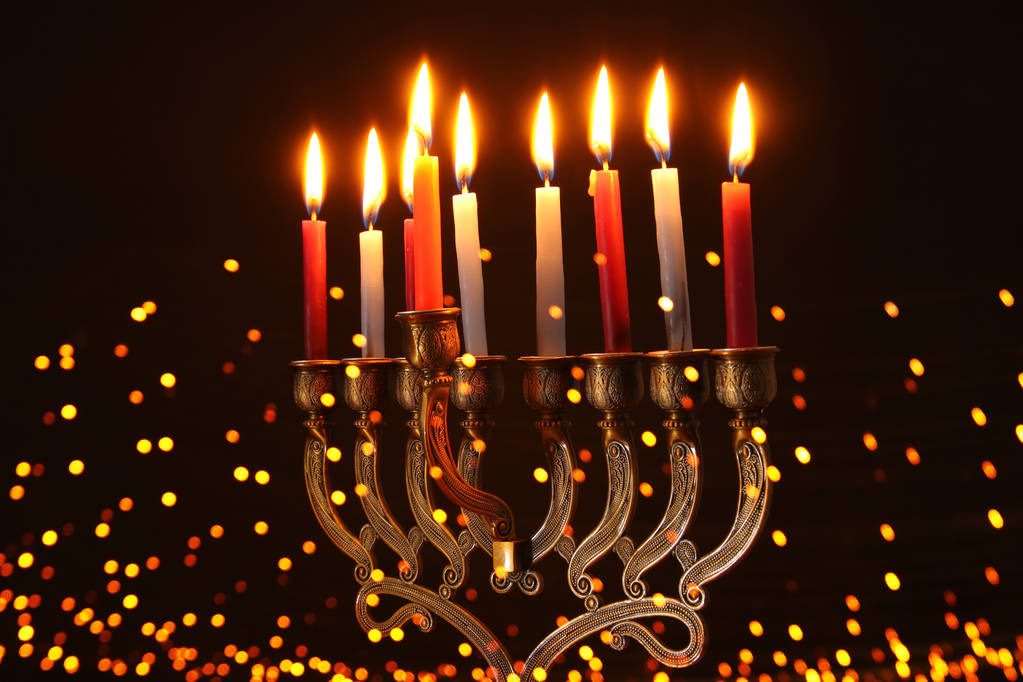 imagem de férias judaicas Hanukkah fundo com menorah (candelabro tradicional) e velas
 - Foto, Imagem