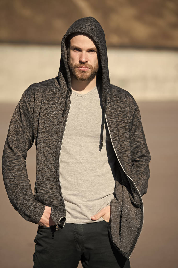 homem esporte moda, barbudo cara modelo em preto hoodie - Foto, Imagem