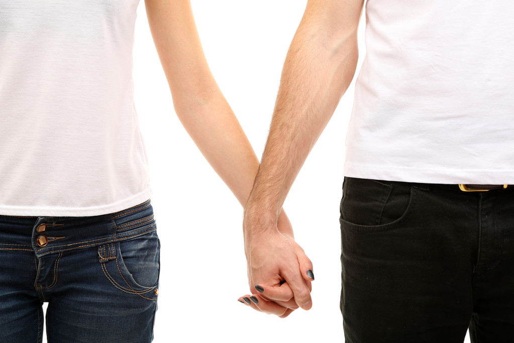 νεαρό ζευγάρι ερωτευμένων, κρατώντας τα χέρια που απομονώνονται σε λευκό - Φωτογραφία, εικόνα