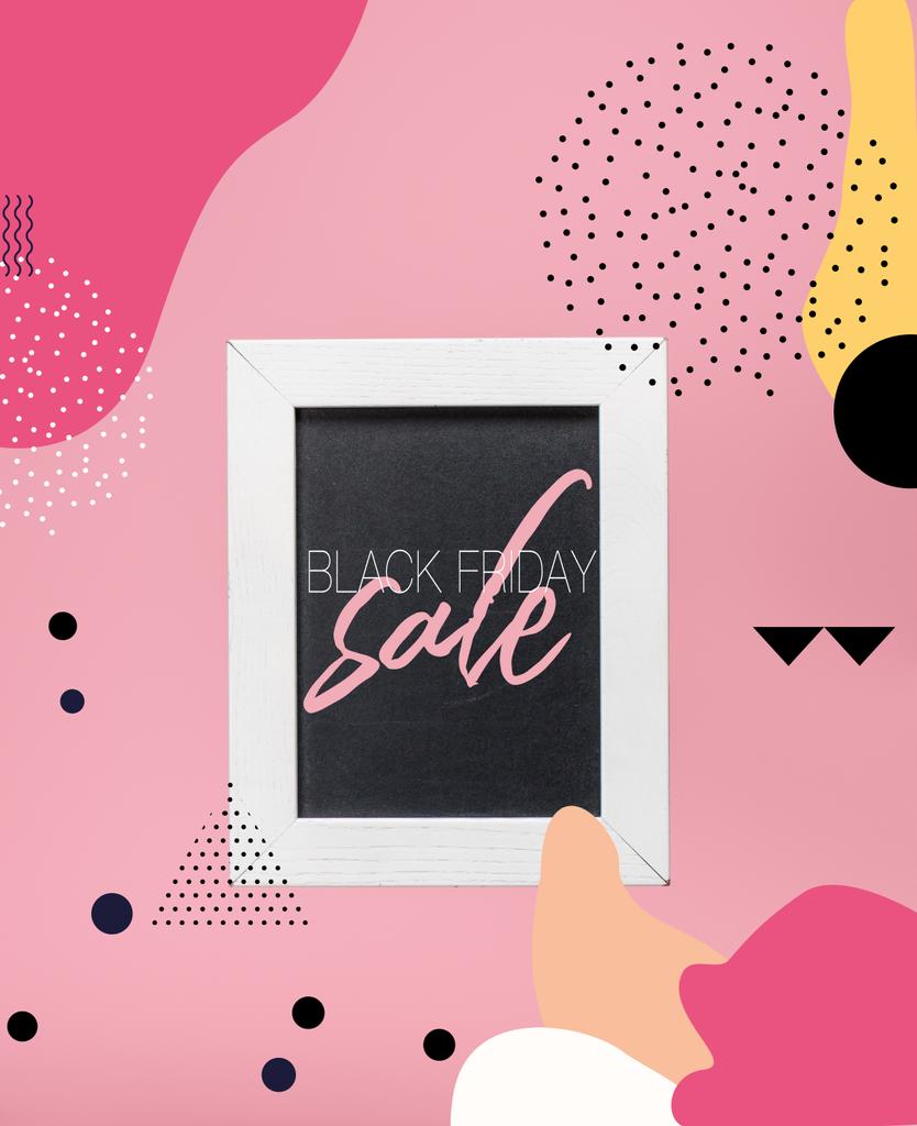 tabule v bílém rámu s černý pátek prodej izolovaných na růžové - Fotografie, Obrázek