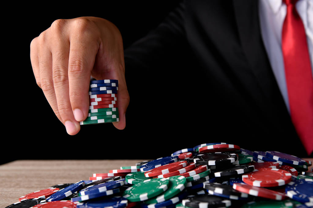 Szerencsejáték-fogalmak. Üzletemberek a kaszinó szerencsejáték. Fogadás egy hazárdjáték, a befektetők számára. - Fotó, kép