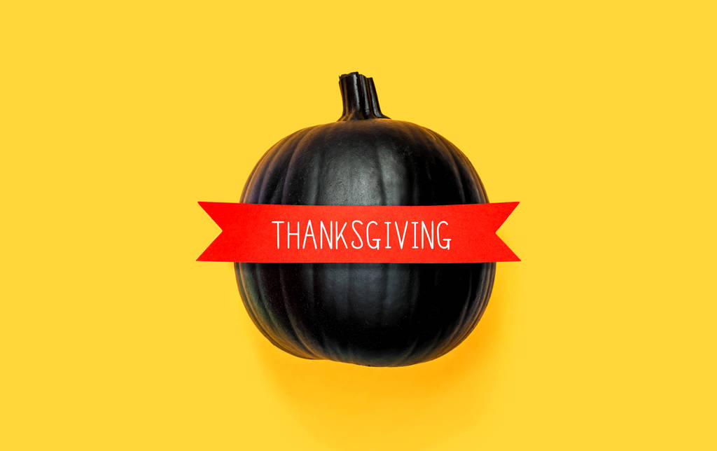 Thanksgiving bericht met een zwarte pompoen - Foto, afbeelding
