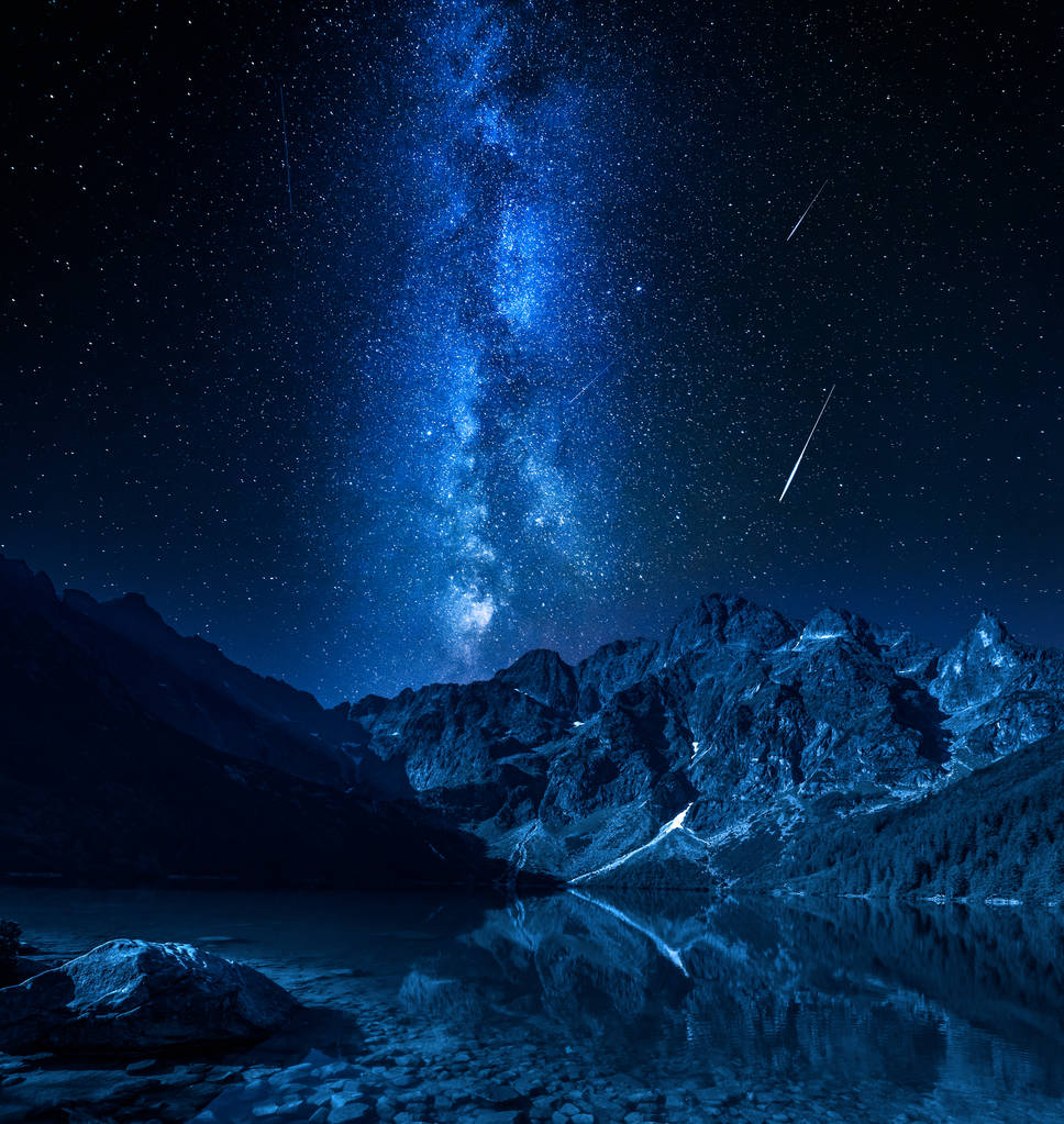 Milky way és a hulló csillagok-a hegyek lake, Lengyelország, Európa - Fotó, kép