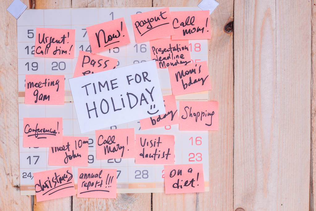 Čas pro dovolenou na papírové poznámky na zeď kalendář plný o - Fotografie, Obrázek