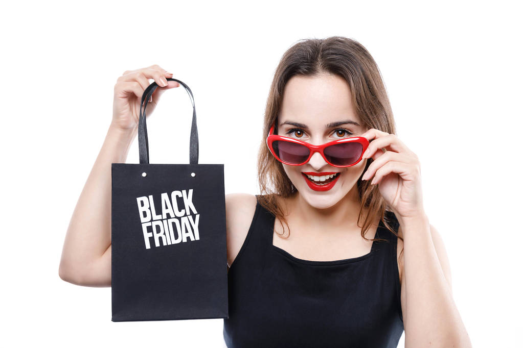 Elegante linda chica mostrando Viernes Negro Bolsa de compras
 - Foto, Imagen