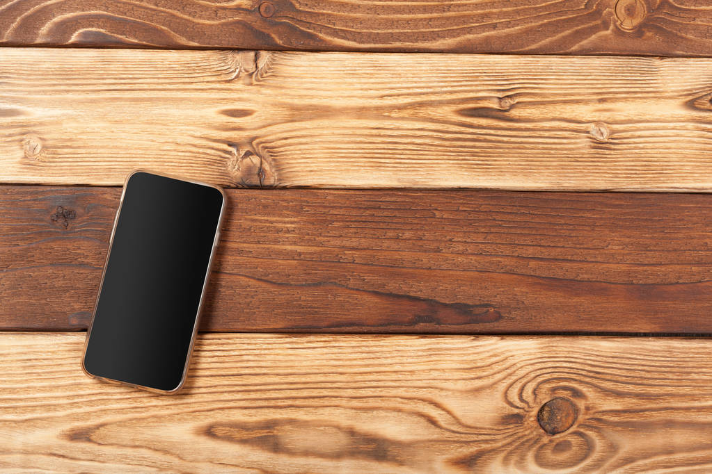 Pusty ekran smartfon na drewnianym tle - Zdjęcie, obraz