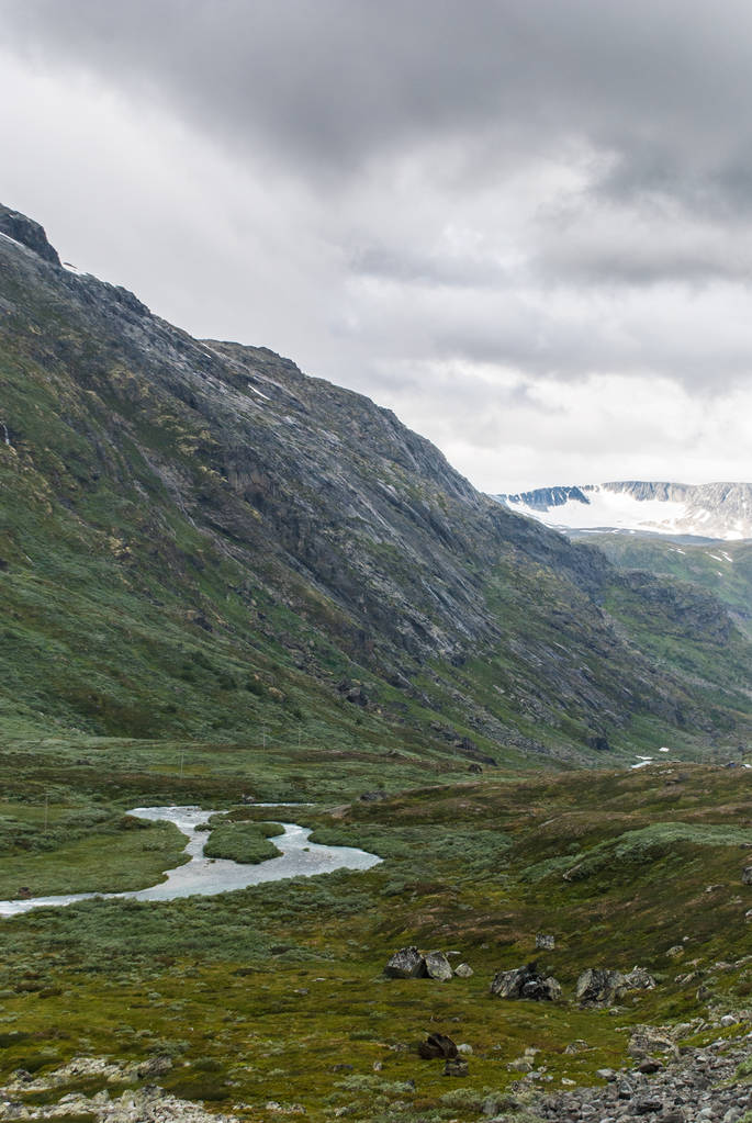 Landschaft in der nationalen Touristenroute sognefjellet bei bewölktem Wetter, Norwegen - Foto, Bild