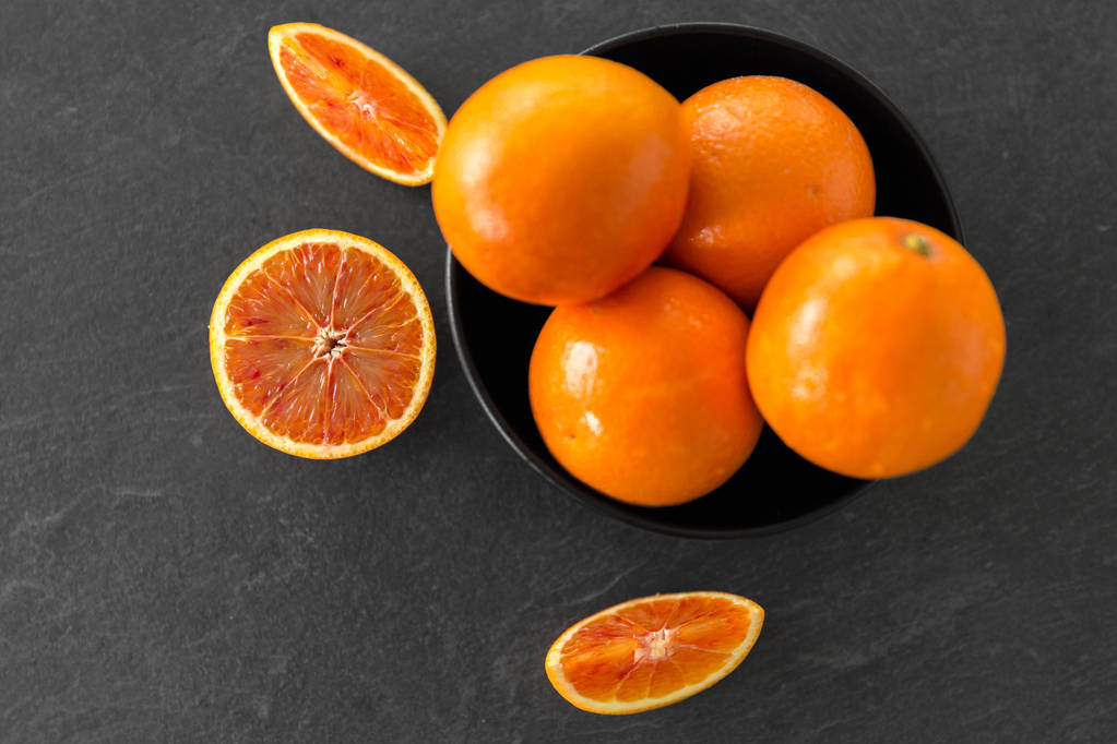 lähikuva tuoreita mehukkaita veriappelsiineja
 - Valokuva, kuva