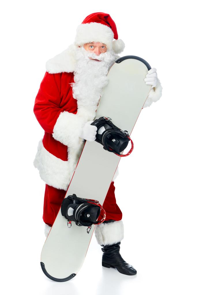 Santa Claus de pie con snowboard aislado en blanco
 - Foto, Imagen