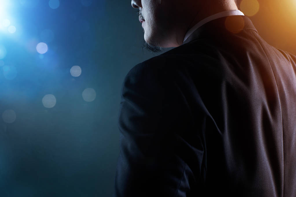 Крупный бизнесмен с эффектом боке и световой вспышки применить
 - Фото, изображение