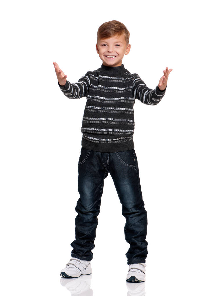 повнометражний портрет хлопчика
 - Фото, зображення
