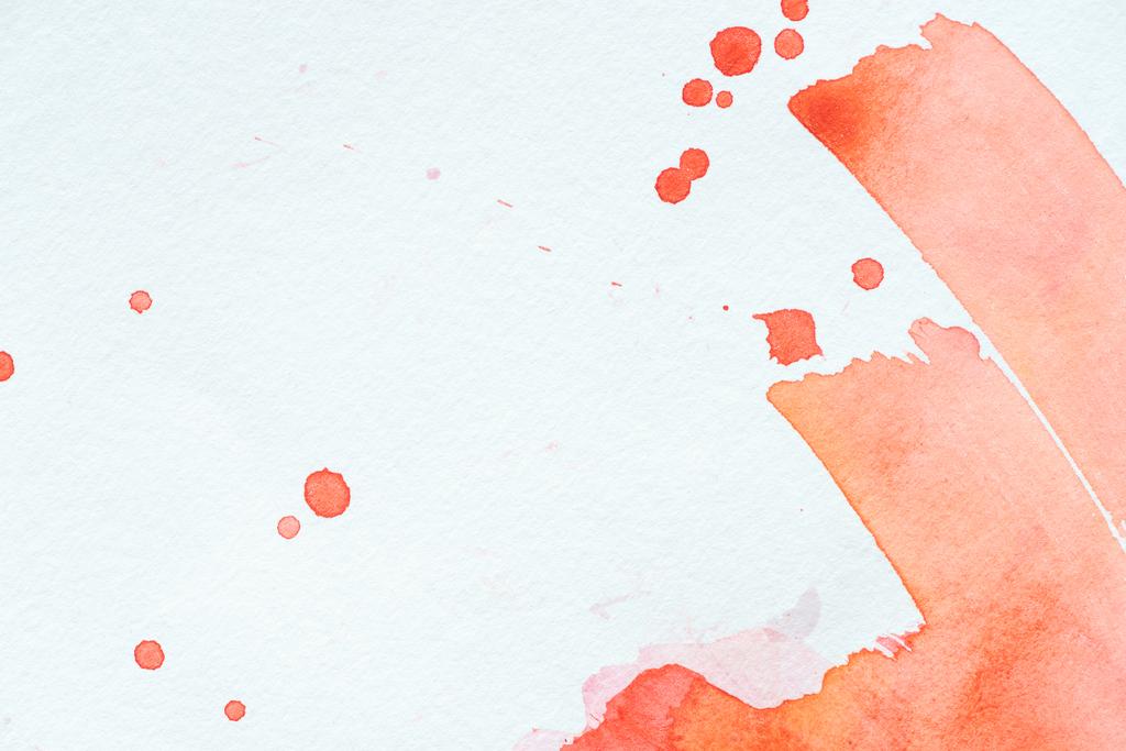 kreatív háttér piros akvarell stroke és splatters fehér papírra - Fotó, kép
