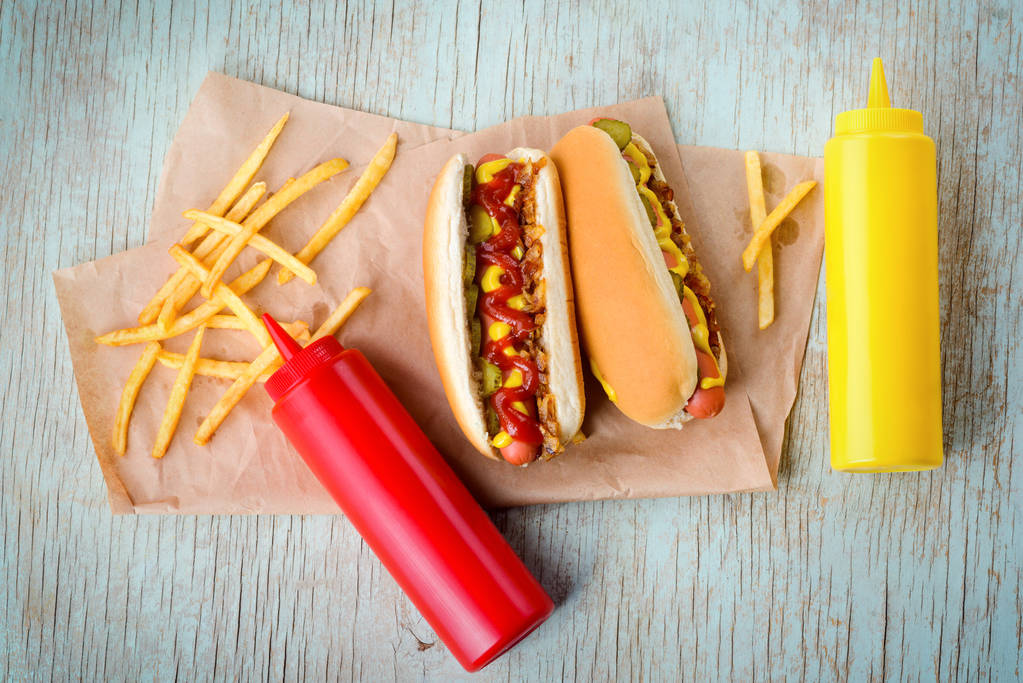 Hot dog, és ketchup - Fotó, kép