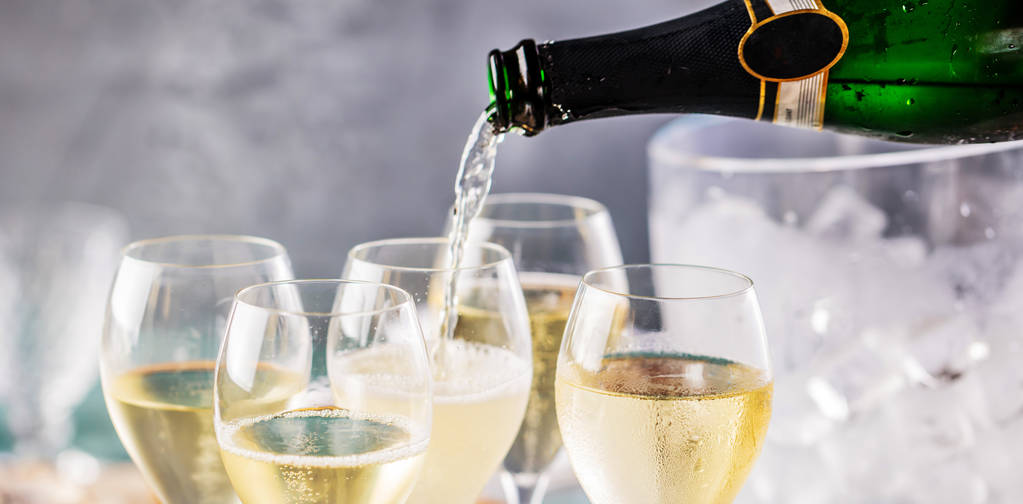 hermosas copas de champán, de cerca
 - Foto, imagen