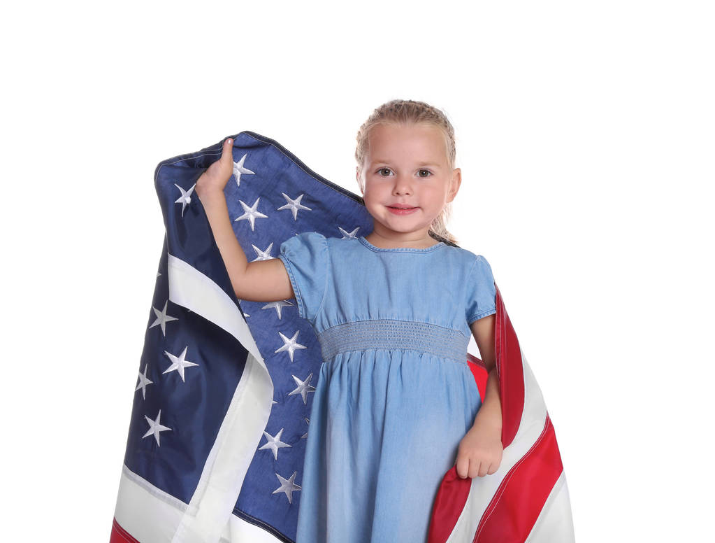 Маленькая девочка с американским флагом на белом фоне
 - Фото, изображение