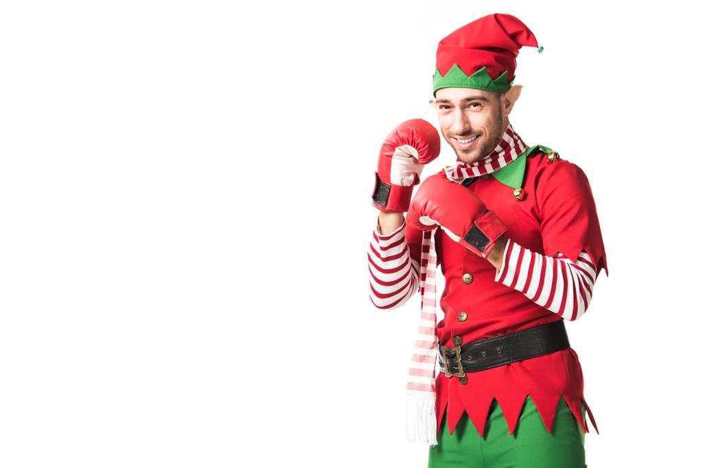 クリスマス エルフ衣装赤いボクシング グローブを着用し、白で隔離カメラ目線で笑顔の男 - 写真・画像