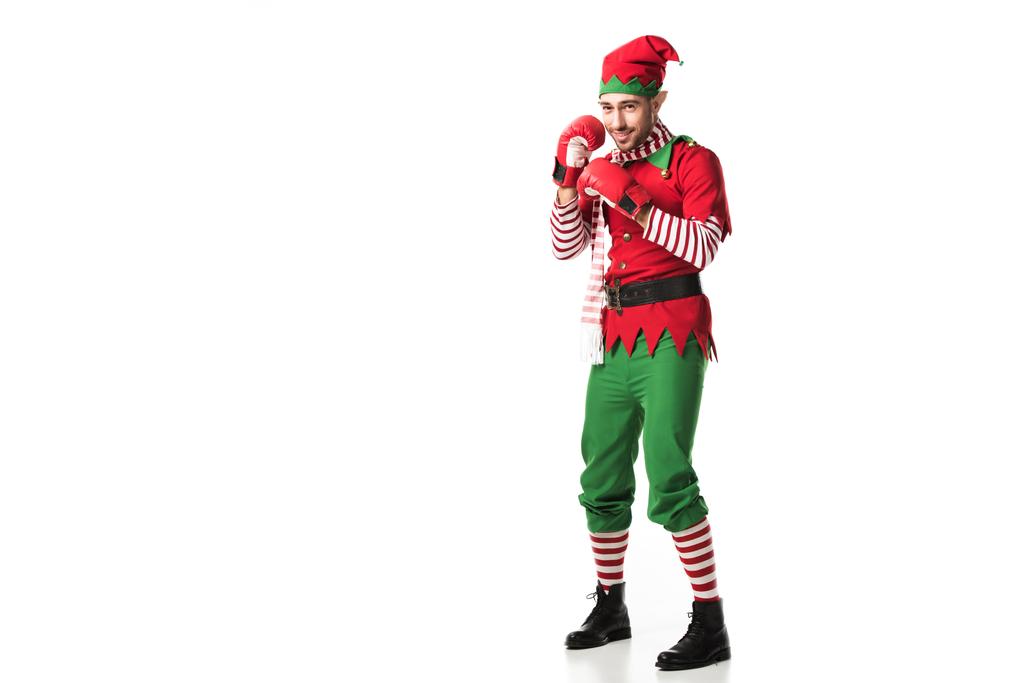 uomo in costume elfo di Natale indossa guanti da boxe rossi e pronto per la lotta isolato su bianco
 - Foto, immagini
