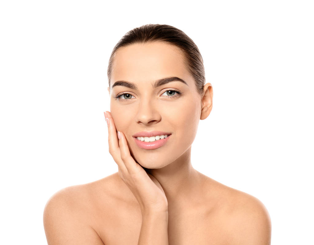 Porträt einer schönen jungen Frau auf weißem Hintergrund. Lippenkonturierung, Hautpflege und kosmetisches Operationskonzept - Foto, Bild