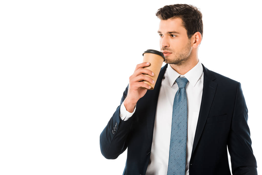guapo hombre de negocios beber café de taza de papel aislado en blanco
 - Foto, imagen