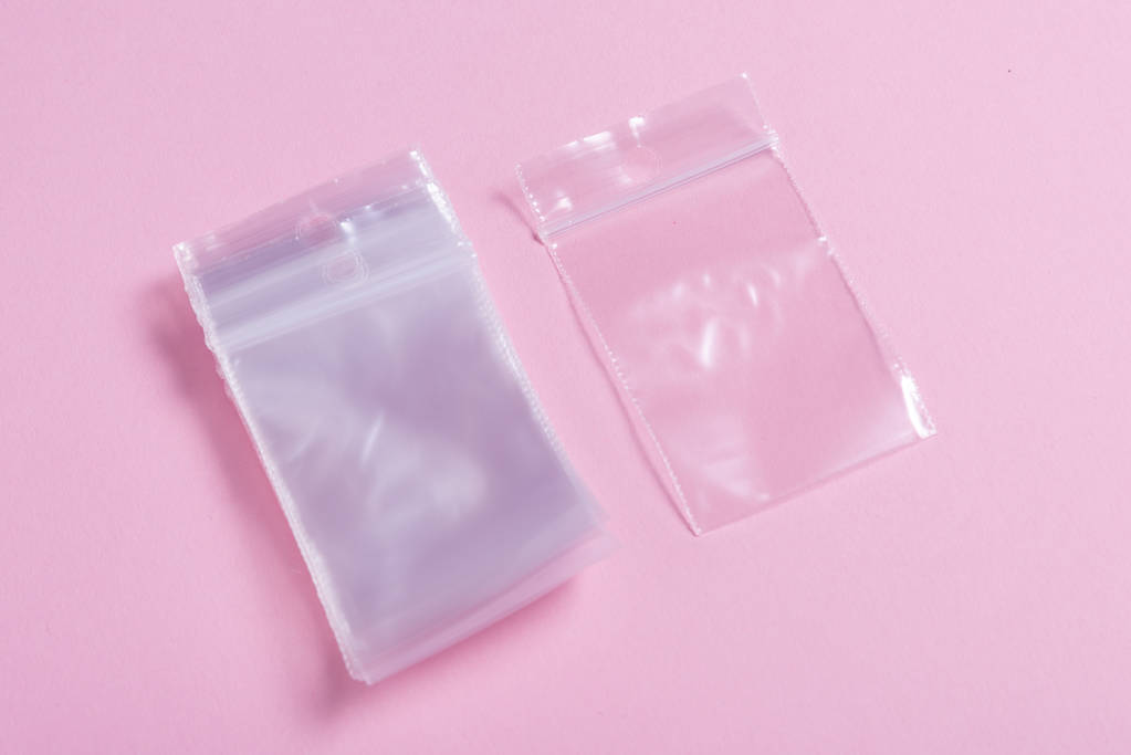 Beaucoup de sacs de fermeture éclair en plastique transparent
 - Photo, image